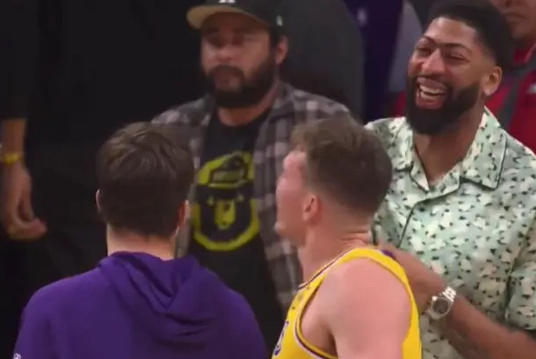 湖人120-101奇才，赛后湖媒LALMuse更新动态，晒出一组画面：“海斯、里