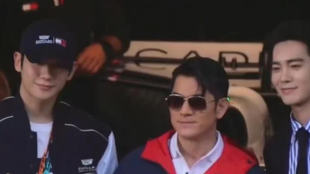 郭富城亮相f1赛车活动：墨镜冲锋衣好帅气，与周冠宇合影为他点赞