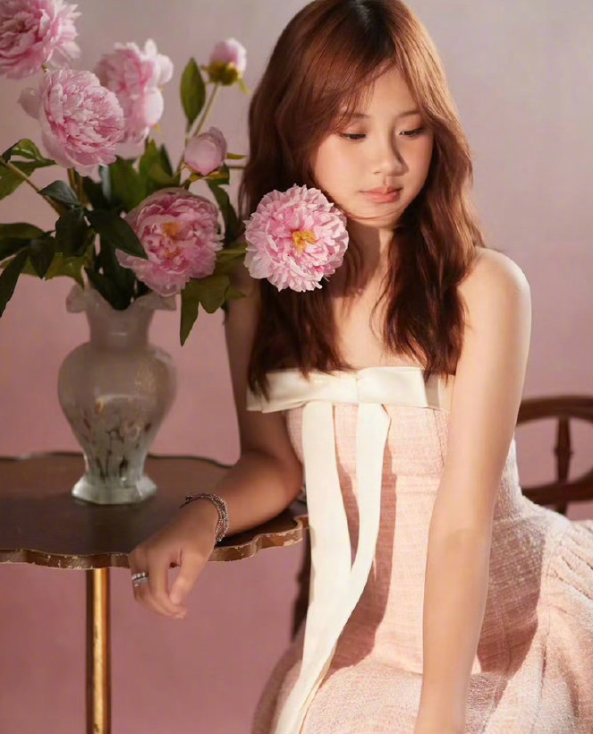 6月14日，李小璐晒视频谈女儿甜馨青春期。她称：“我的甜馨青春期了，这一年多了跟