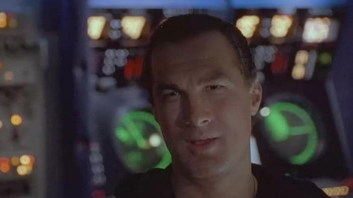 《潜龙轰天》厨子会武术，谁也挡不住。