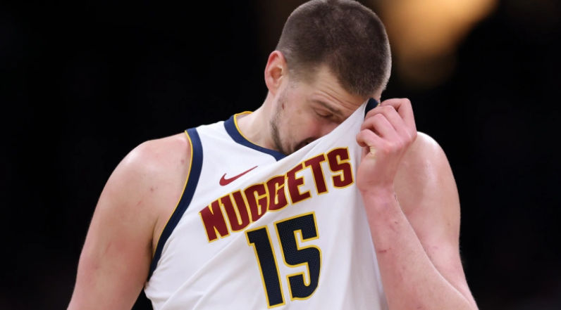 约基奇七度五项全能领跑：中锋的终极进化与篮球本质的回归