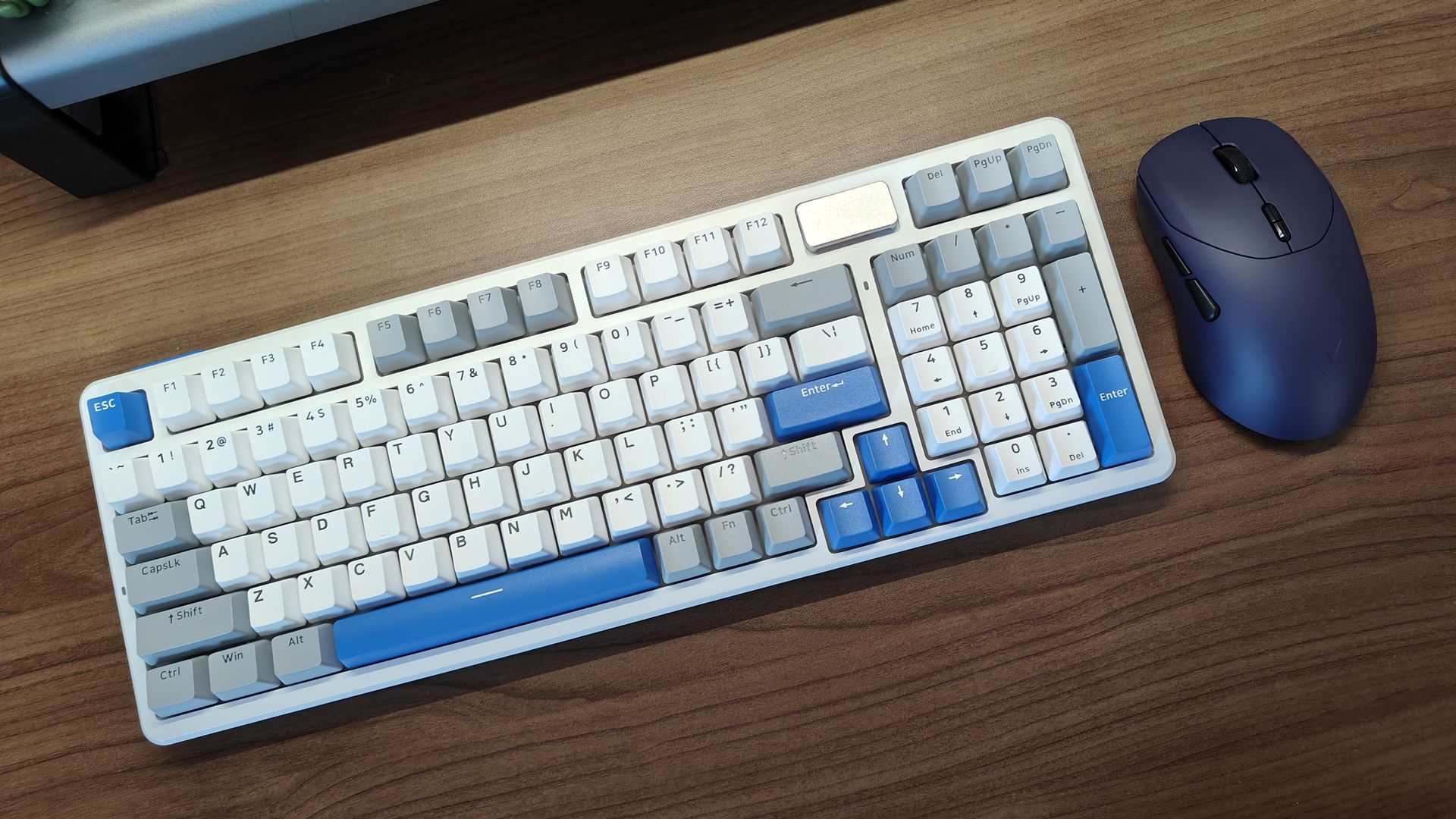 最强续航无线键鼠套装！雷柏V700DIY-98长续航版+VT9实测，闭眼入