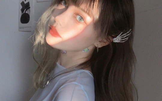 黄金暴跌平台暴雷，他们以为是我弟弟欠了一百万高利贷逼我离婚，他们不知道其实是我小叔子欠的……