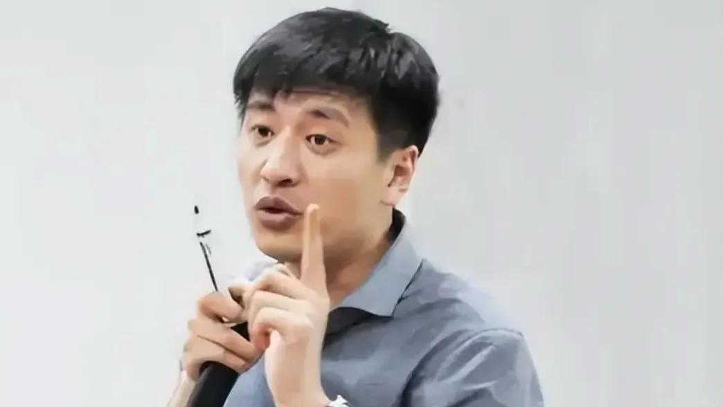 张雪峰不幸去世，更多细节被披露！足球豪门俱乐部官方发文悼念