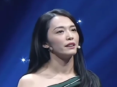 一个女人如果追求事业家庭很难兼顾
感觉她非常有悟性，是个很厉害的演员，业务水平好