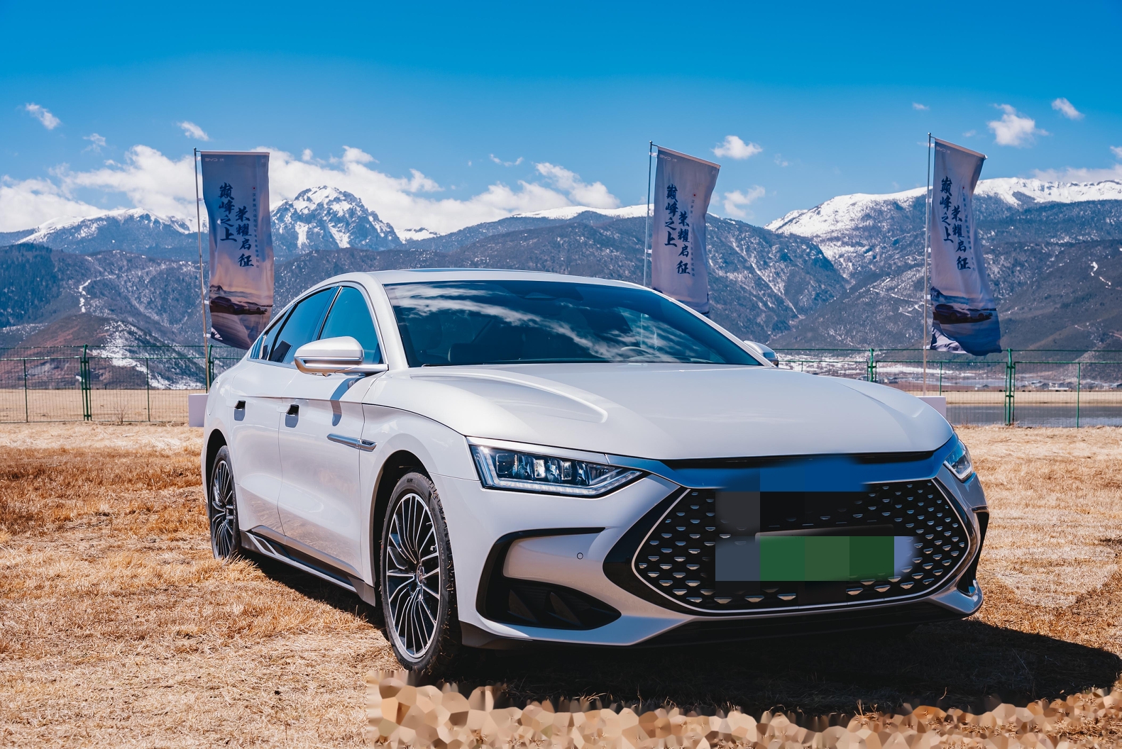 刚看了最新的数据，今年前两个月，咱自己的品牌在国内市场直接拿下了70.2% 的份