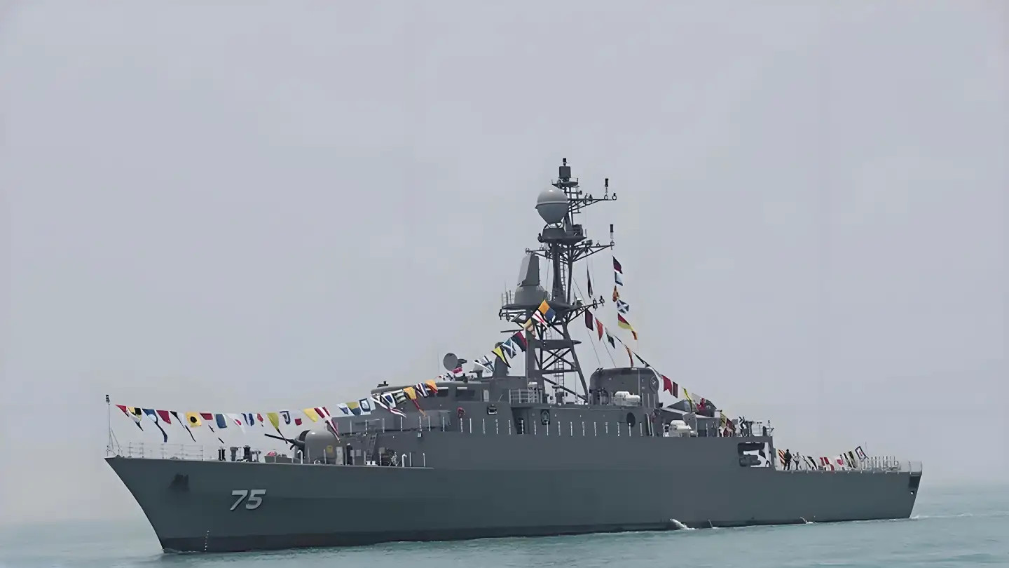 炸岛+增兵！美军突袭伊朗“石油命脉”，2500精锐急赴中东，阴谋藏不住了