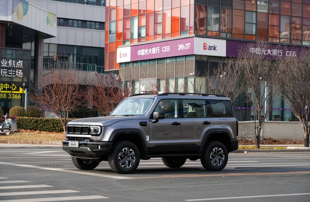 硬派越野门槛高？BJ40燃油被传是小白救星，真的假的