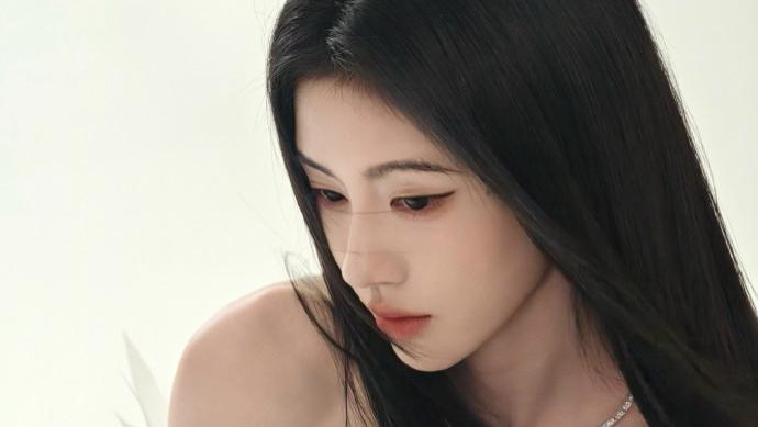 又一次美上热搜！鞠婧祎侧颜杀，满屏都是高级感