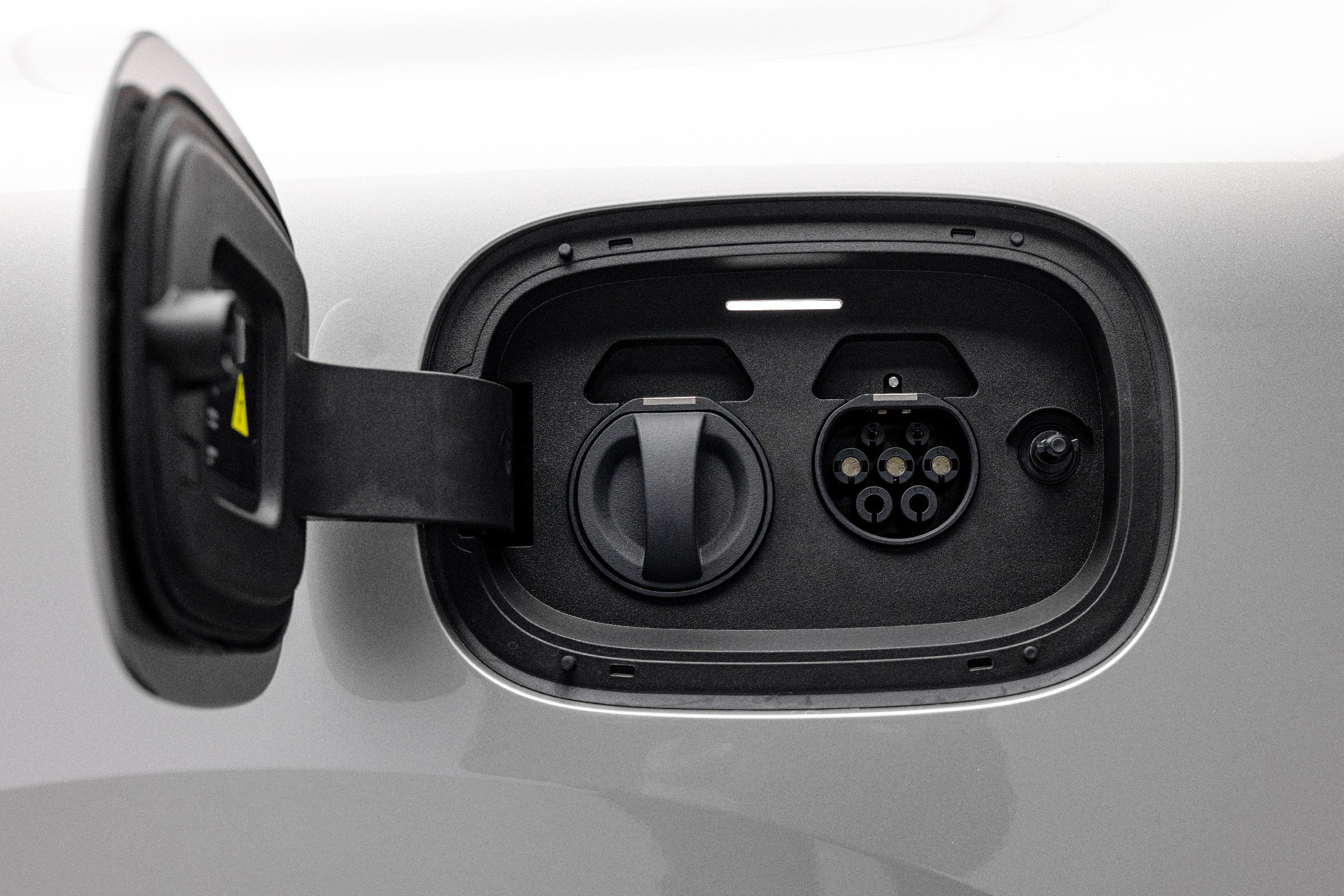 作为一个科技控，看完问界M6的静态细节，我只想说，华为这次把“仪式感”刻进了DNA里