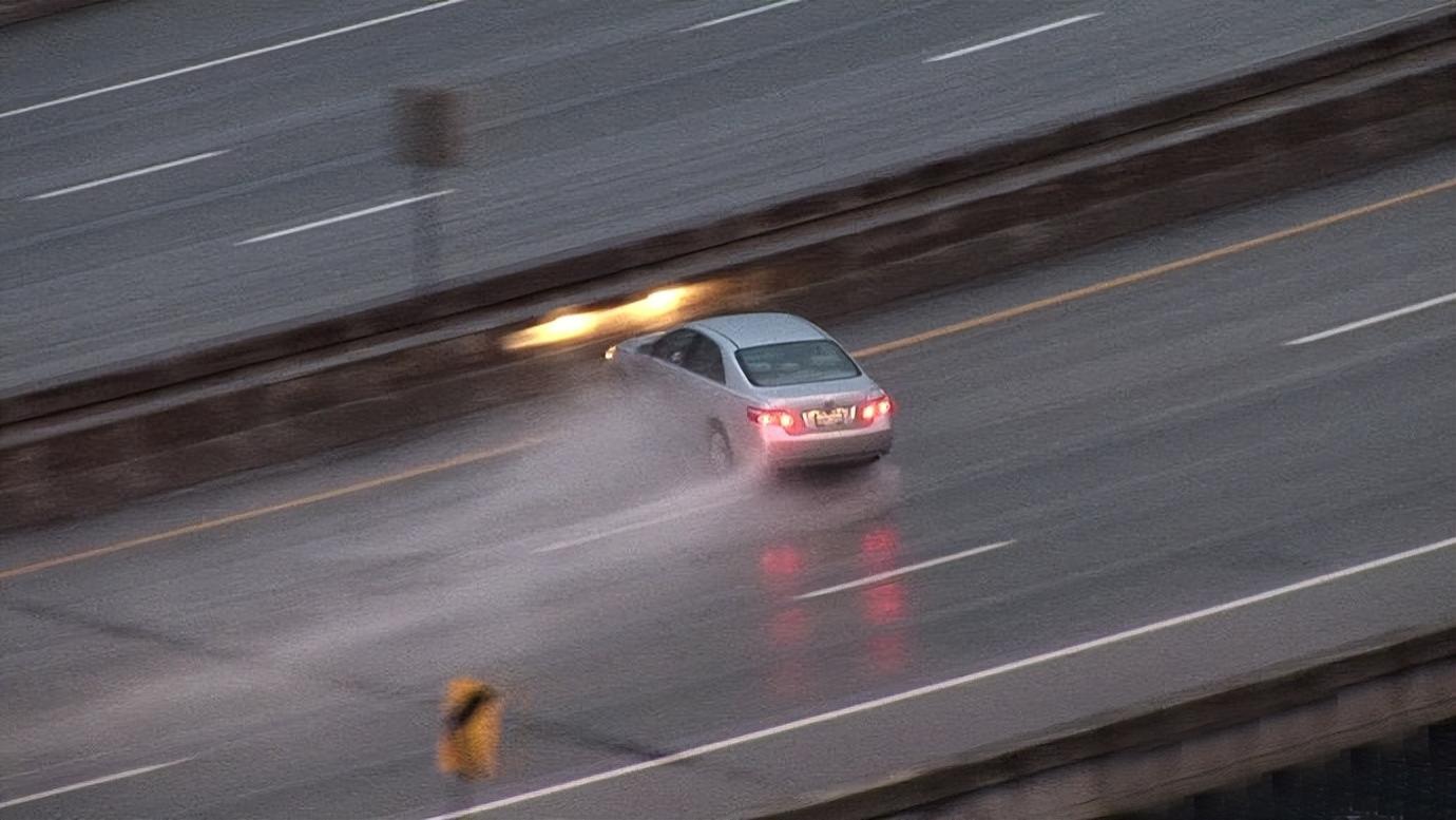 跑高速，为何有些车会“飘”，这是怎样一种体验？