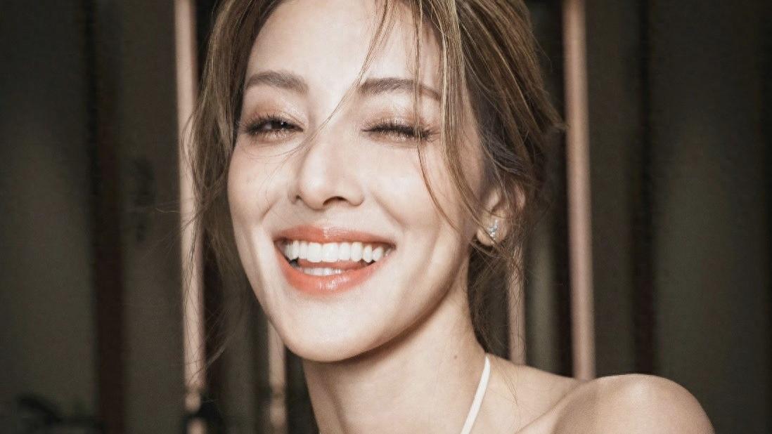 最美港姐嫁影帝，四年生三个，早该爆火的她终于被人看到了