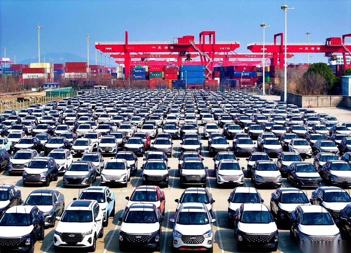 第一批两万四千五百辆中国电车，已经办完了加拿大的清关手续。
