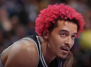 联盟多位消息人士向The Athletic透露，围绕索汉的交易讨论始终较为冷清，