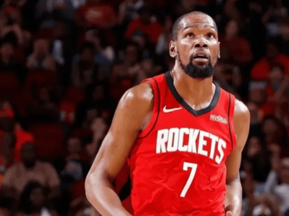 季后赛有资格站在场上打雷霆这个级别的只有六位

杜，申，门，贾，森（还得是不犯病