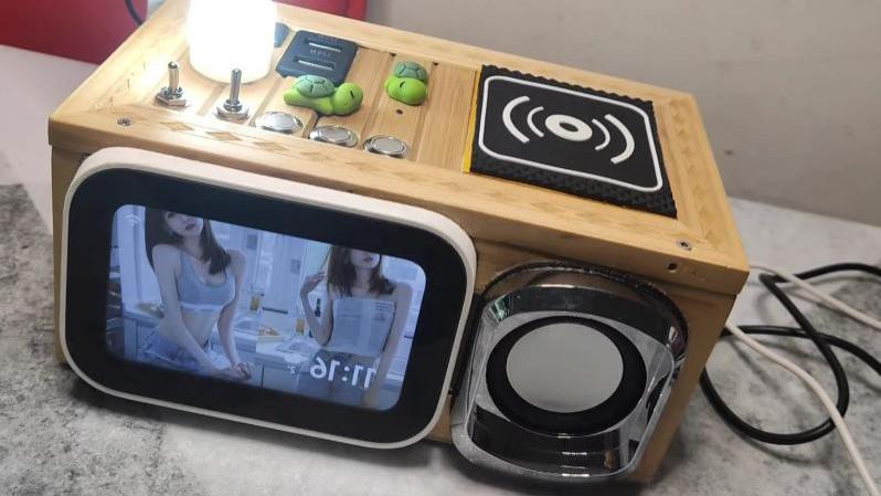 没想到吧！带RGB灯+床头灯+快充的智能音箱，居然是小爱同学？