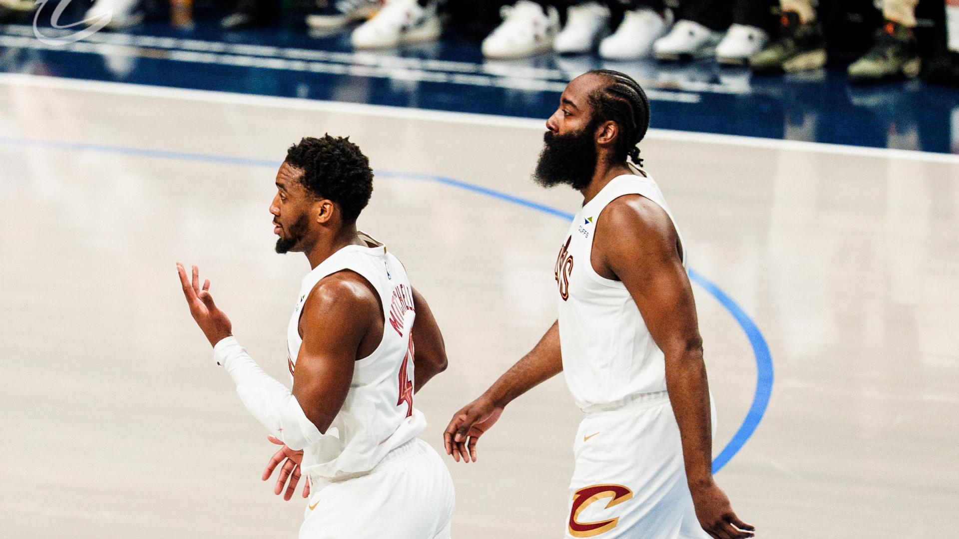 骑士三核70分打爆独行侠：哈登正负值+27冠绝全场 莫布利15投轰29+7