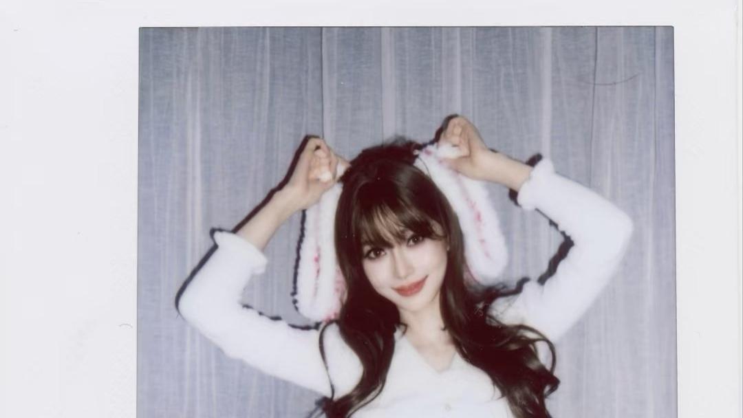 Angelababy兔耳撕拉片引爆春节：一场复古美学与流量密码的完美碰撞