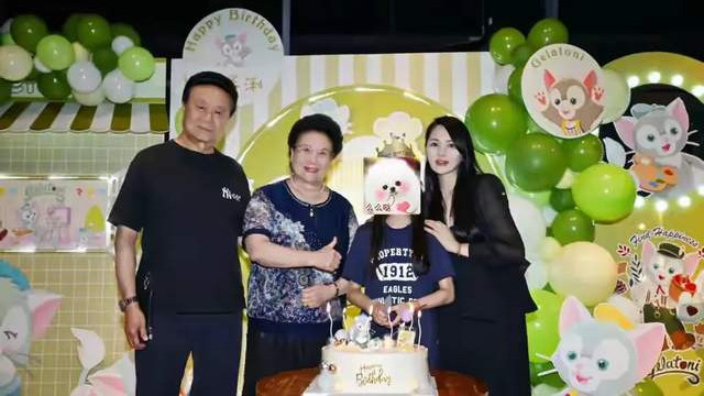 伊能静10岁女儿生日派对真名公开！秦昊却意外缺席，背后原因曝光