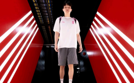 杨瀚森1篮板，开拓者遭遇马刺逆转，大比分1比2落后。NBA季后赛首轮，开拓者回到