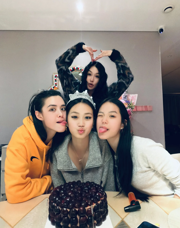 钟丽缇晒照为小女儿Cayla考拉庆贺16岁生日