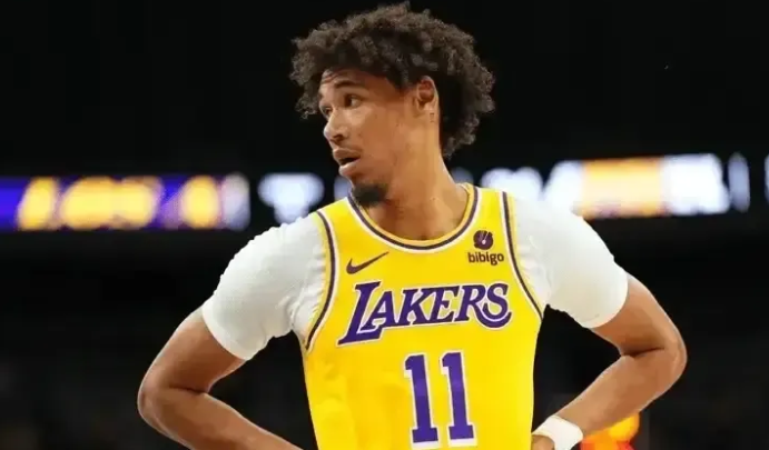 湖人报价德安德烈·亨特的思路是什么？
来自NBA湖人方面的最新消息，湖人向骑士问