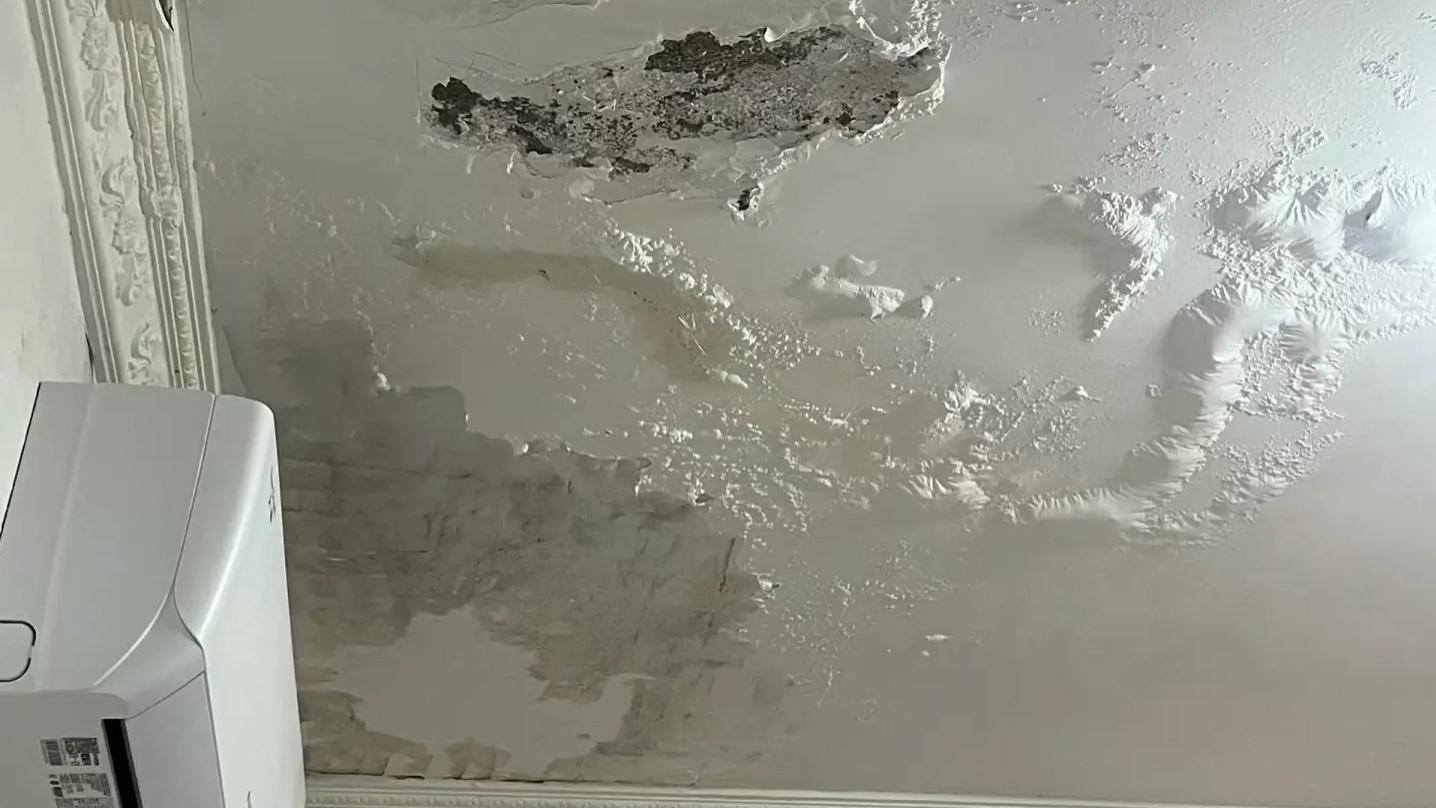 郑州顶楼漏水，做卷材好还是刷涂料好？老李掏心窝：选错后期全串水