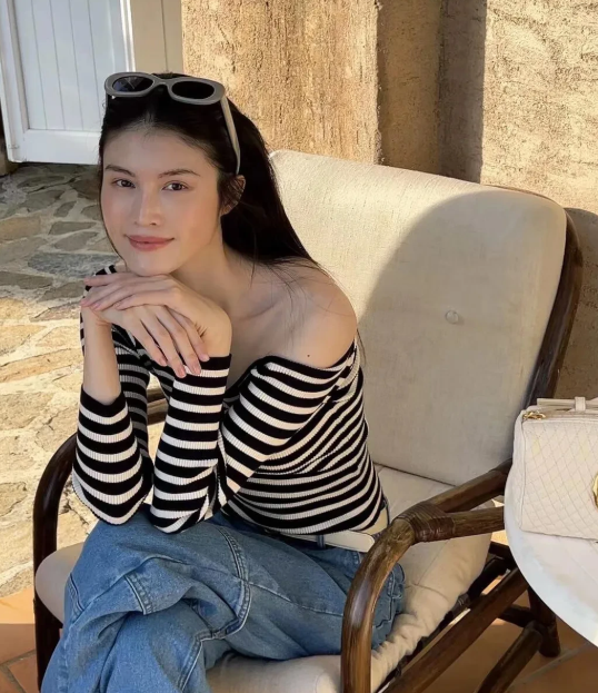 何穗我们中国的超模，长的很有灵魂美
不同于那种排骨模，而是骨肉丰韵加上皮肤白皙