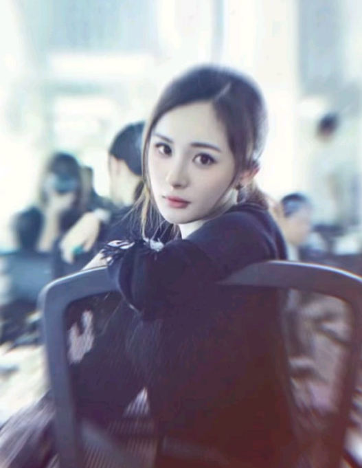 很喜欢又飒又美的杨幂 ​​​