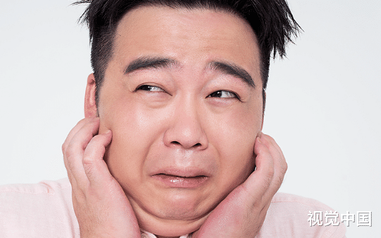 靠着剽窃我研发的App专利，妻子的初恋不但抢了我的升职机会，还故意羞辱我，我反手一个动作让他们跪下