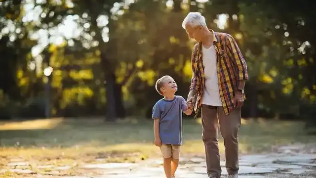老人带娃也能做早教！简单3招，在家轻松养出聪明娃