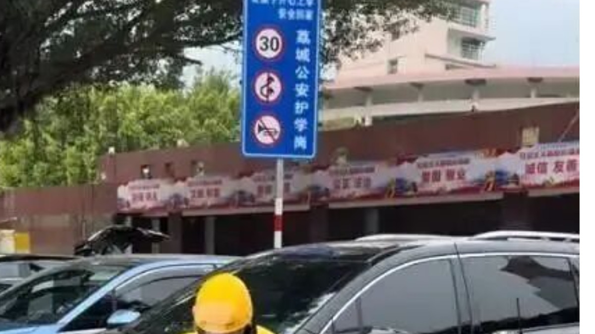 暖心！外卖小哥打翻32杯奶茶欲自费赔偿，品牌方全额兜底还补配送费