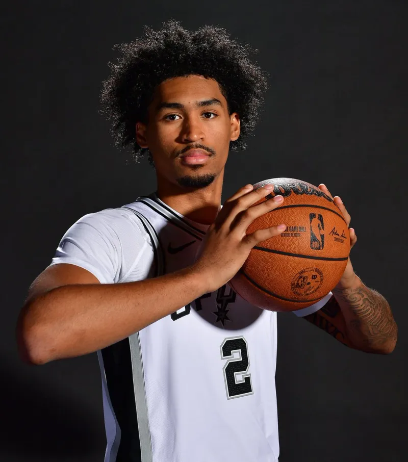 迪伦 哈珀连续两场20+，我是真稀罕这孩子啊，好好练，和马刺互相成就吧，未来是你