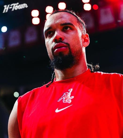 火箭队现在太需要一位稳定的射手了，因为最近三场比赛火箭队的战绩1胜2负，他们更多