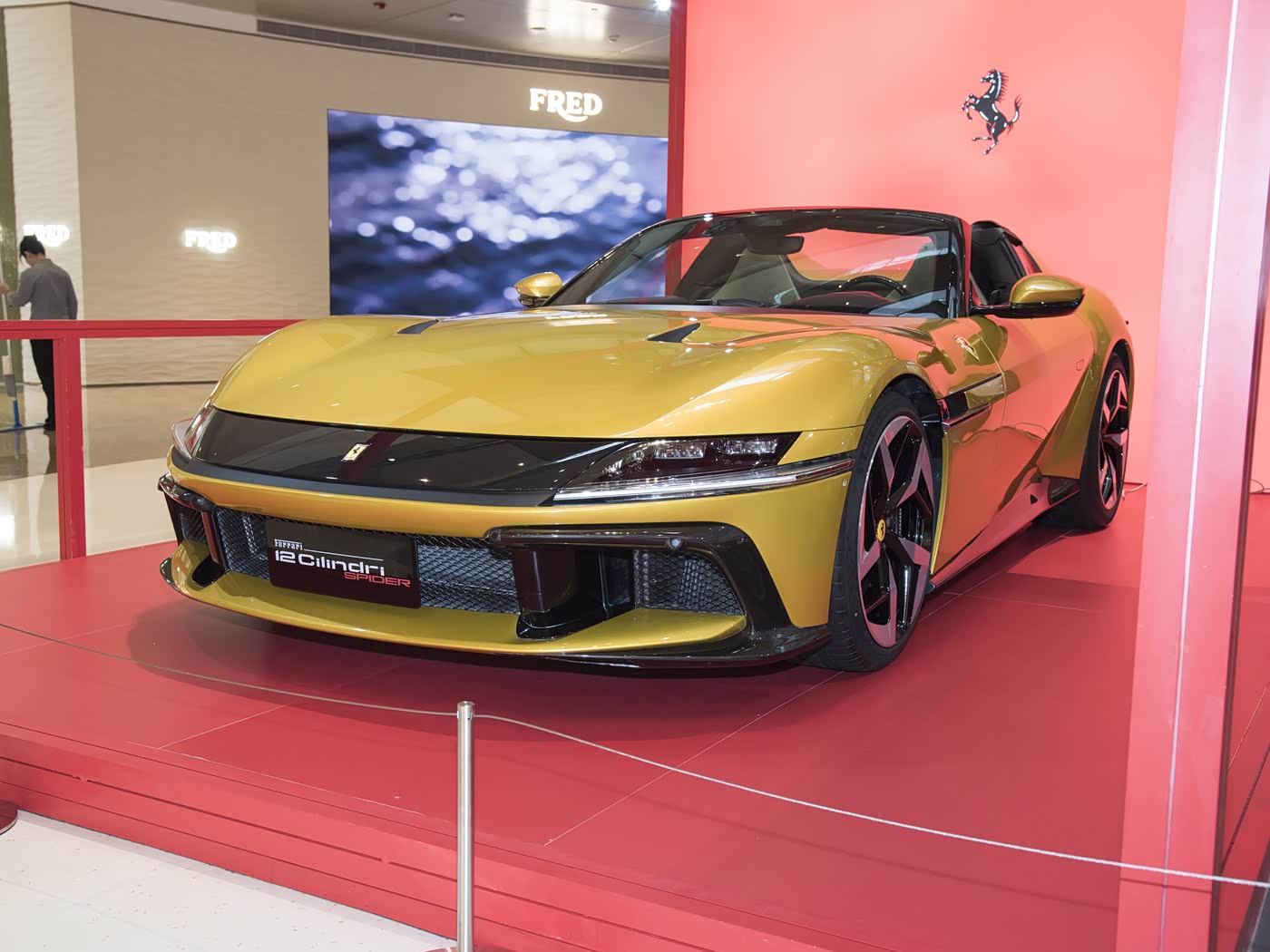 法拉利全新大排量超跑上市！售价888.8万，搭载6.5L V