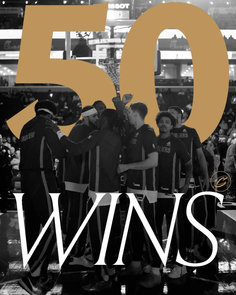  今日，骑士官方更新社媒晒出本赛季球队的战绩海报，并配文：

“我们已经连续第二