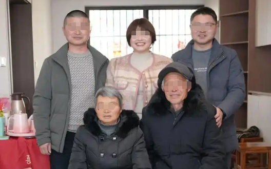 爷爷把3套回迁房全给了叔叔，我爸没闹，爷爷70大寿时众人傻眼了