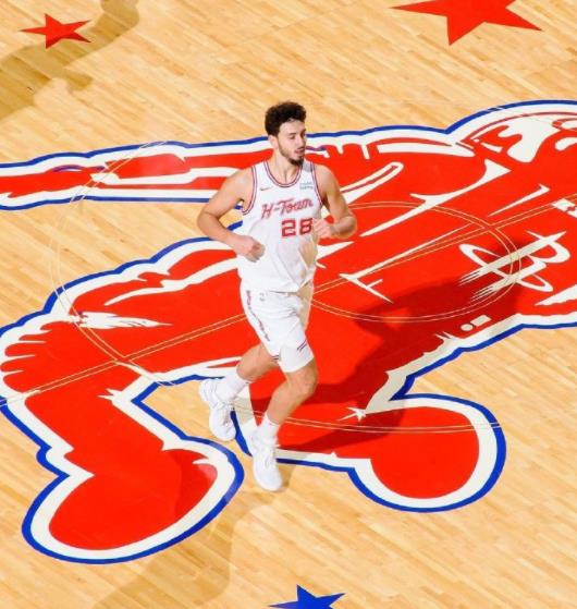 北京时间2月26号，今天火箭队坐镇主场大胜萨克拉门托国王队。跟火箭队一样，国王队