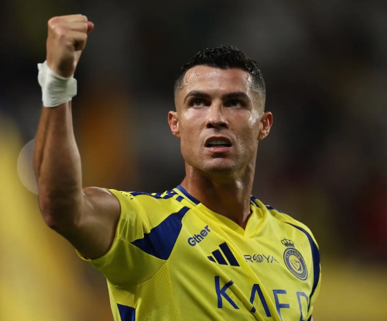 会哭闹的才有更大好处，老实的只能吃亏！
本泽马罢赛，事情闹大，得到自己想要得到的