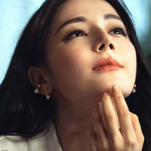 钻石切割的五官，连风都忍不住驻足