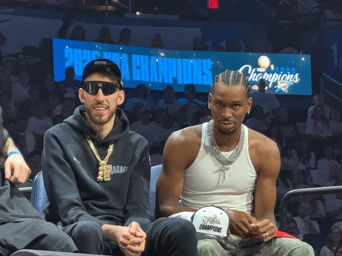 雷霆更新官方社媒，公布明日对阵太阳伤病报告。

缺阵（OUT）：谢伊-吉尔杰斯-