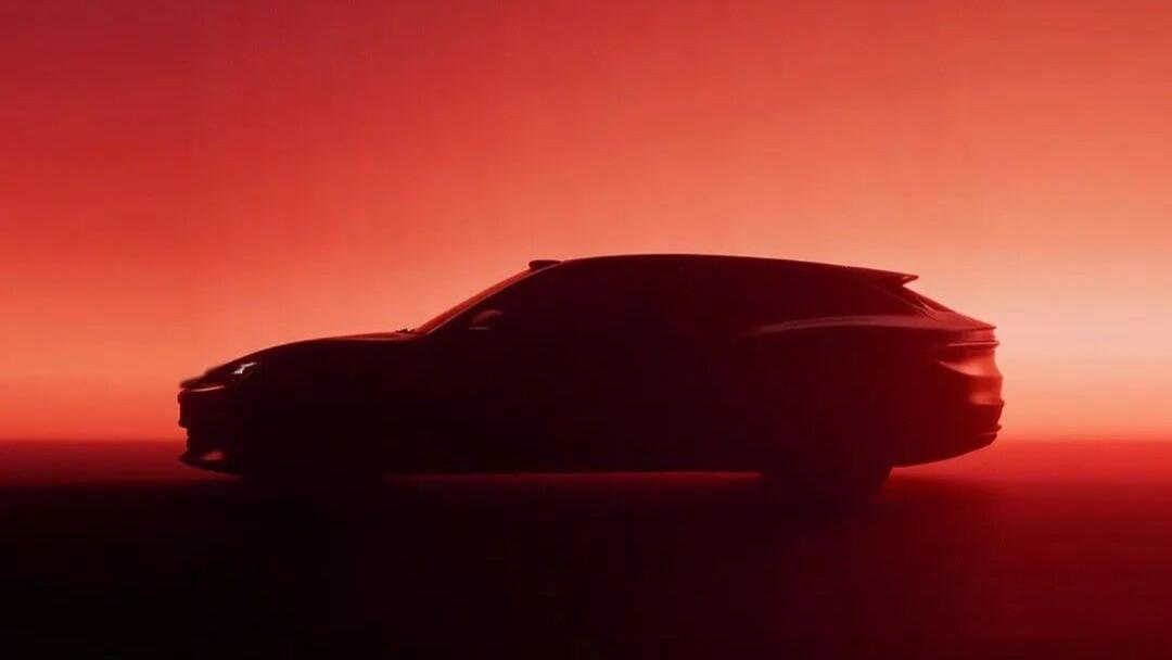 新一轮油价大涨；极氪8X内饰首发亮相；启境猎装轿跑官宣；小米秘密入局“车载光伏”...