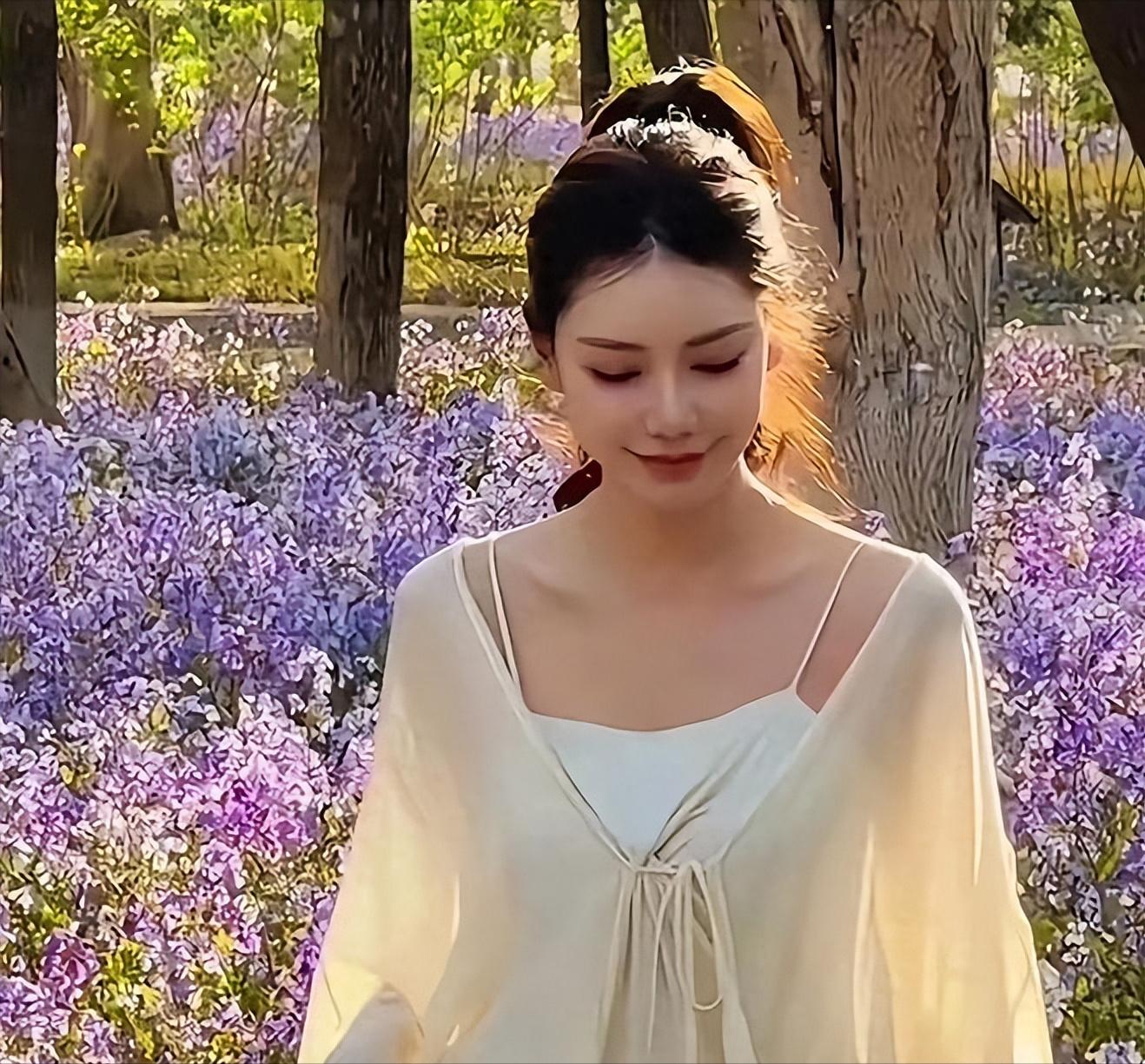 张兰也是苦命人，看着风光，辛苦一世有个不争气的儿子。
 
这把年纪了，本该享受安