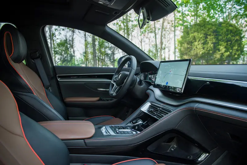 比亚迪宋plus dmi真的挺不错。之前试驾过，给我印象最深的就是“静”和“快”