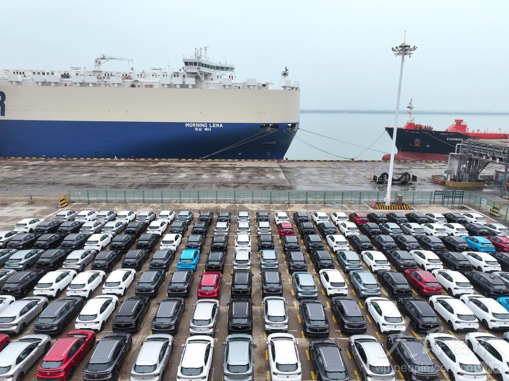 一路狂飙的中国车：连续两个月出口破90万辆，但这艘船正在驶向一片什么样的海？
