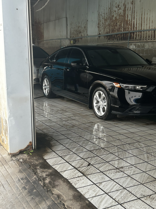 24款雅阁方向盘卡顿
24款雅阁豪华直角拐弯方向回正的时候方向盘卡顿同时有异响，