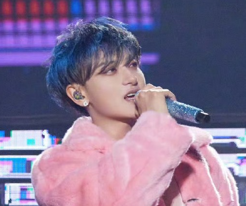 黄子韬冲上了热搜
这次他拍着胸脯说话，字里行间都是兴奋和笃定，一番话让粉丝激动不