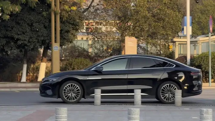 比亚迪成为高校高知圈层的理性之选