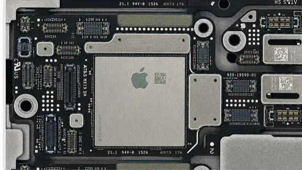 iPhone 18 Pro 真机全曝光，网上传遍了...