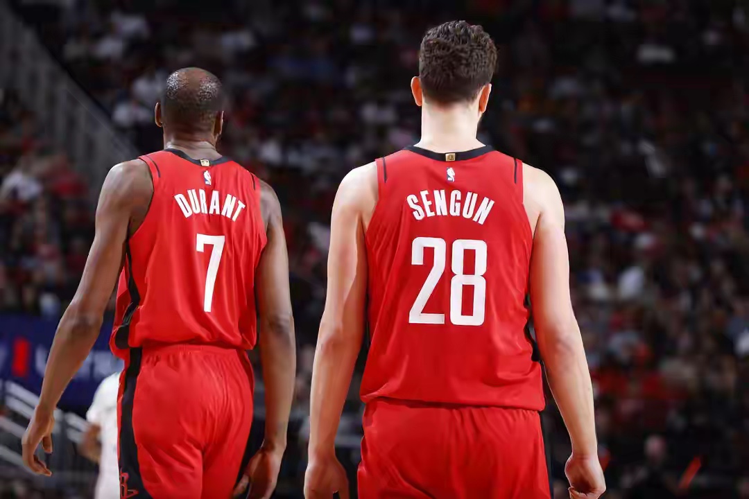 大胆预测！火箭季后赛首轮对阵湖人，内线+体能占绝对优势！

截至4月1日，西部格